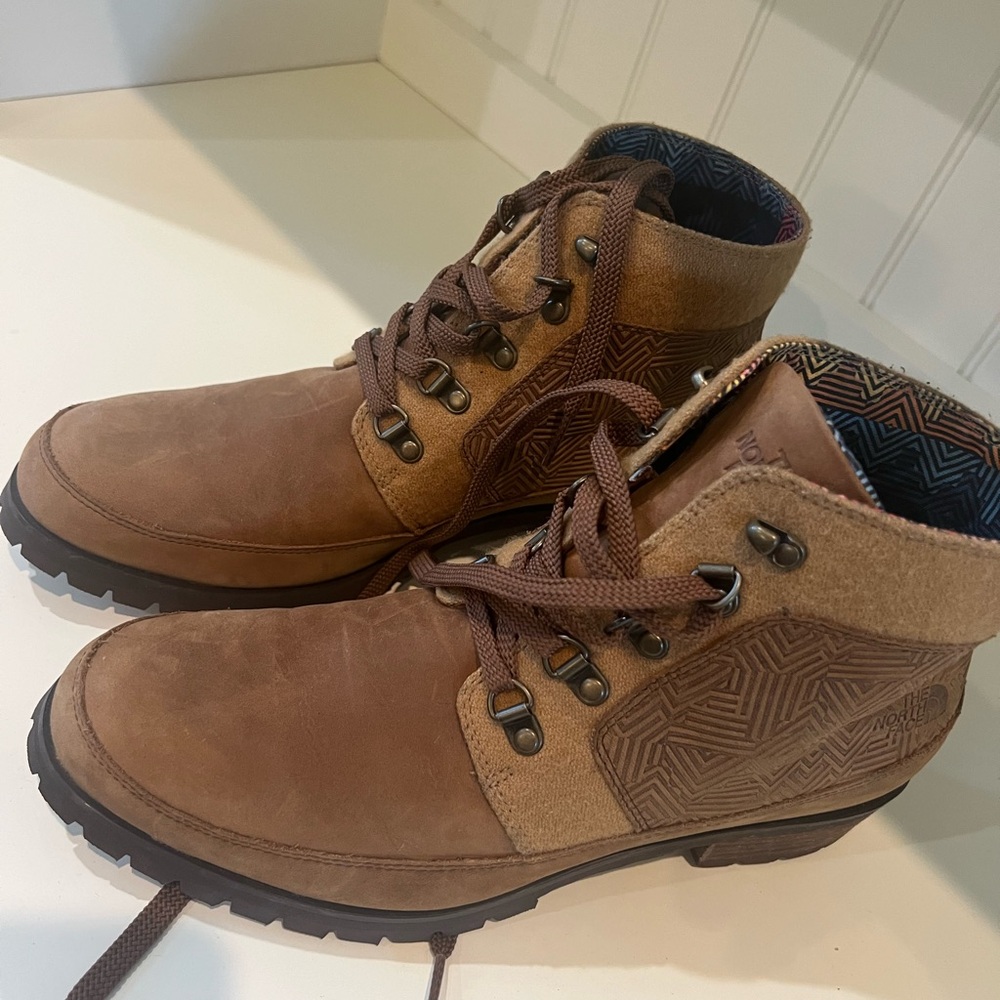 The North Face Lines Short Boot.